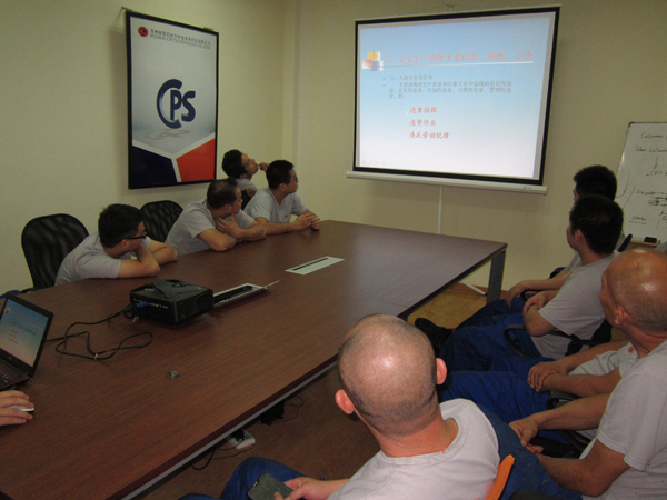 j9九游会员工参加培训