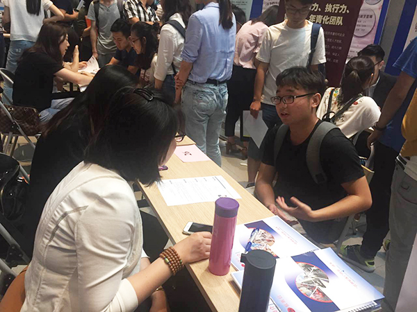 j9九游会环保HR团队参加苏州科技大学商学院招聘会