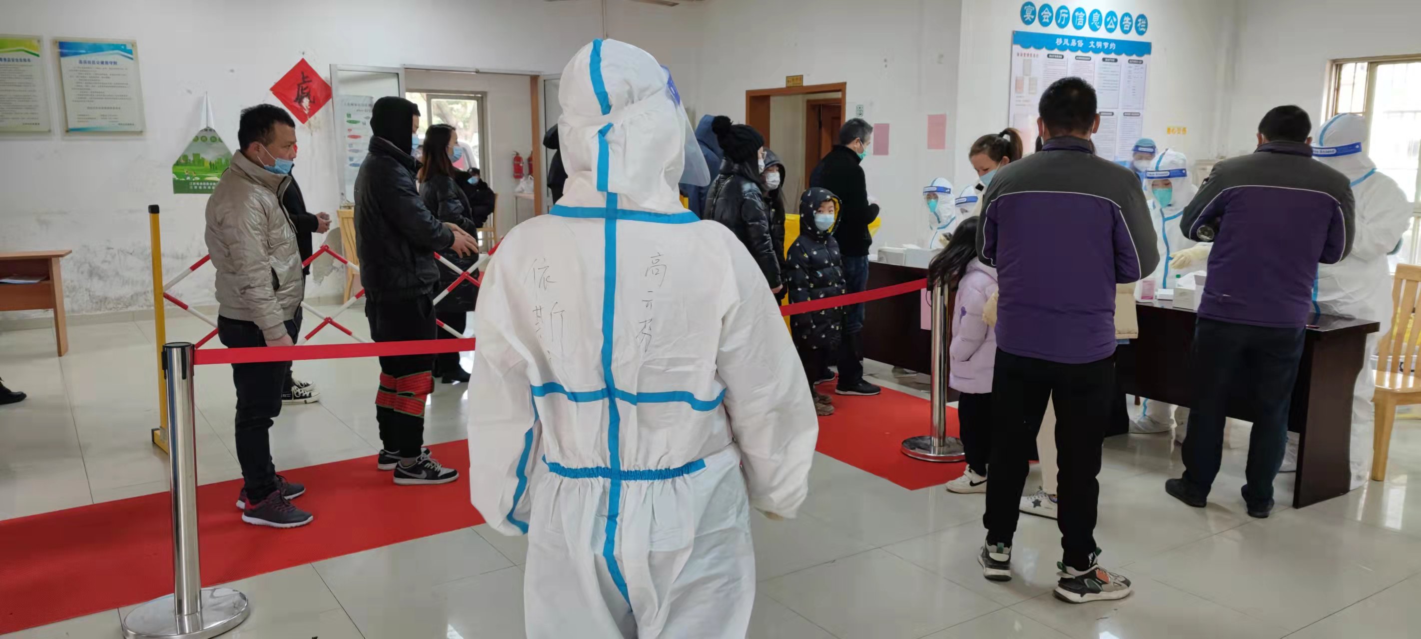 苏州妇联、园区妇工委联合j9九游会为疫情防控一线人员送上慰问品