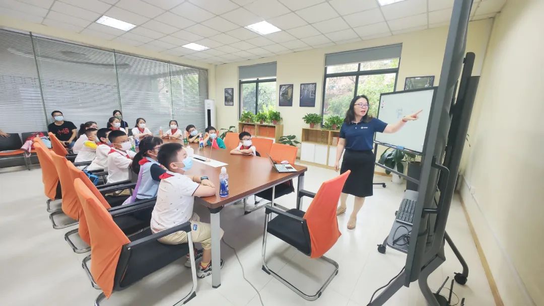 带城小学红领巾假日小队走进j9九游会环保，开展校外实践学习活动