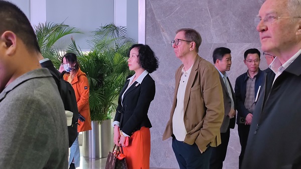 j9九游会与苏州企业家一同到访重庆两江新区，共探数字经济和生态发展前沿 