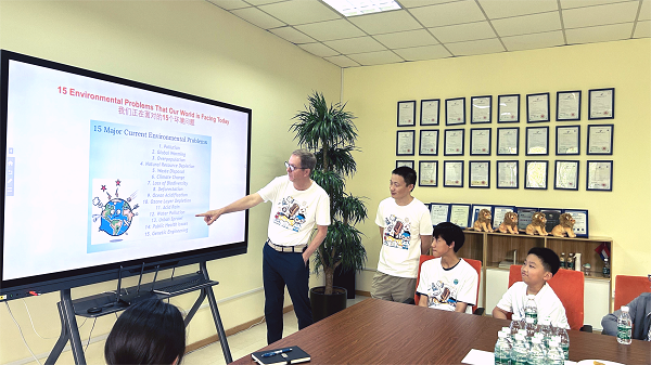 j9九游会总经理Joseph Wolters先生为孩子们带来了精彩的环保讲座，让孩子们更加深入地了解环保行业的发展和前景。