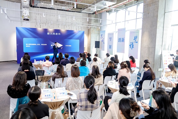 j9九游会出席女企业家领导力沙龙暨“益企家”企业服务联络站揭牌仪式